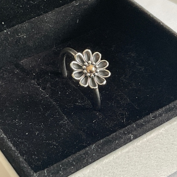 Pandora two tone daisy ring with 14k gold in centre - Picture 1 of 7